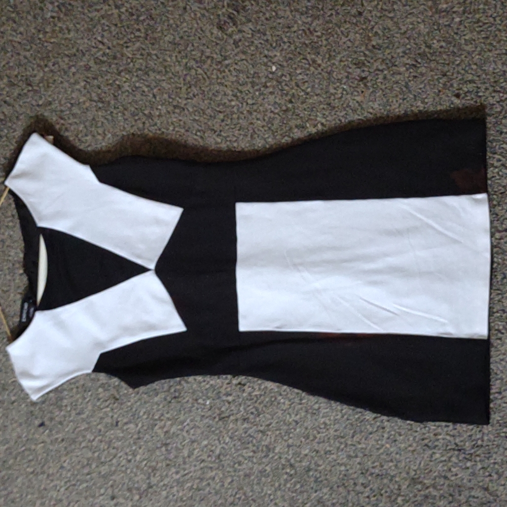 💕Bebe Black and White Dress 💕